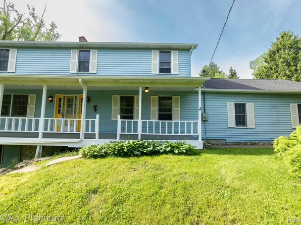 10076 Gordon Rd, Fenton, MI 48430