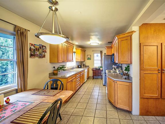 5th image of 422 S 12th St