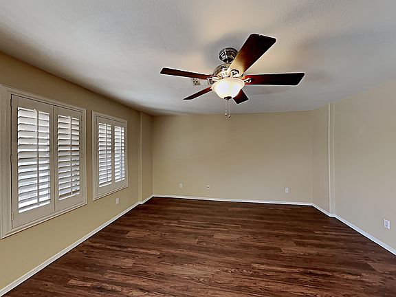 4th image of 208 E Mountain Alder St