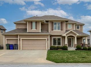 11451 S Lakecrest Dr, Olathe, KS 66061
