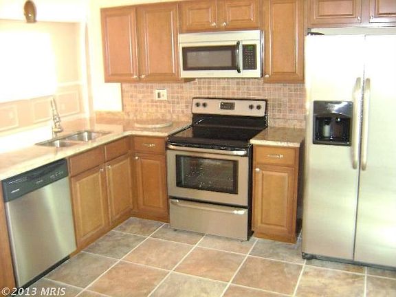 5th image of 9407 Carol St