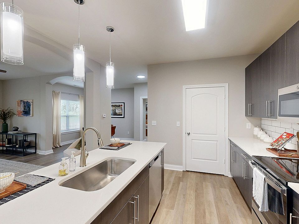 Large Kitchen with Island