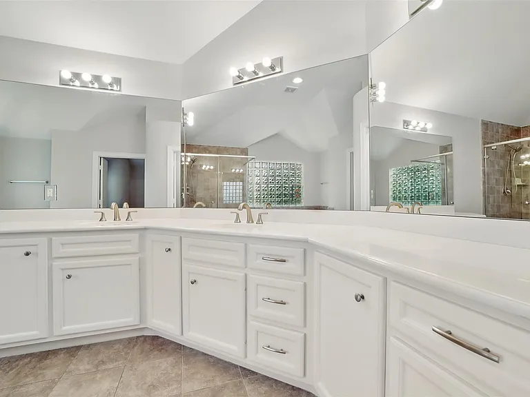 650 Westcross St #44 — Photo 35