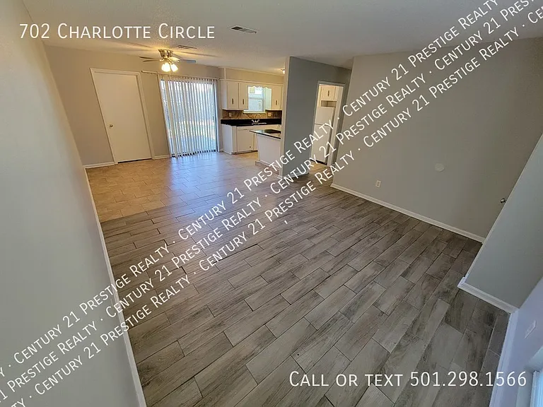 702 Charlotte Cir #702 — Photo 4