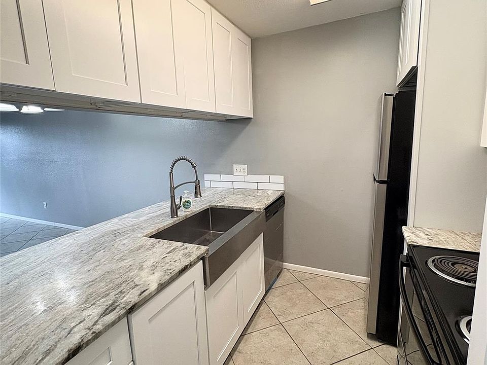 1st image of 3015 Walnut Bend Ln APT 13