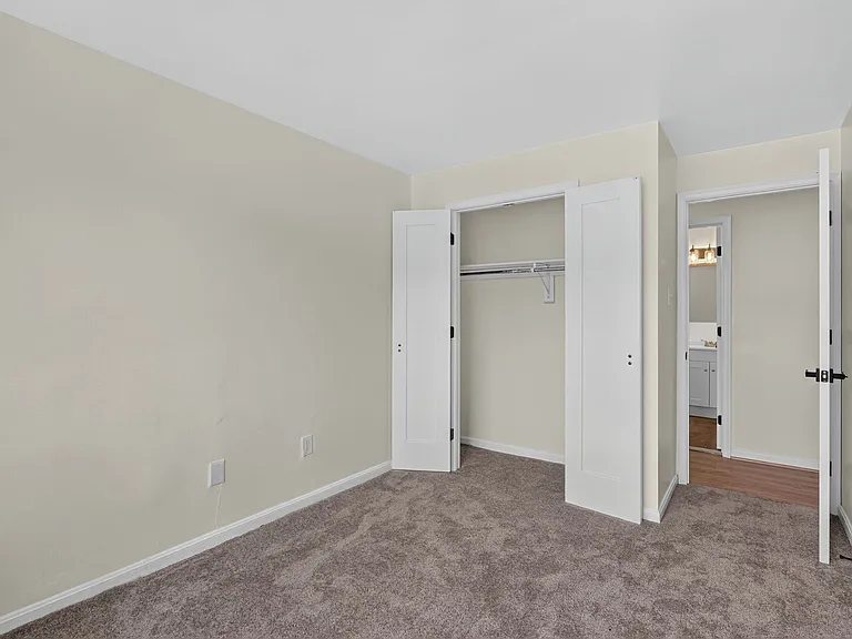 2747 31st Pl NE — Photo 14