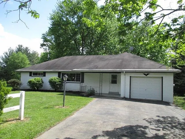 2775 Shamrock Dr photo 1