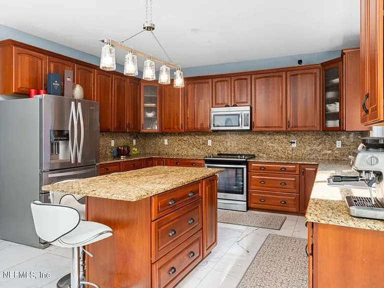 425 Oak Pond Dr — Photo 11
