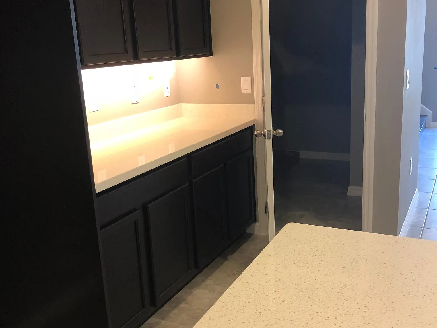 3 bed, 2.5 bath, 1944 sqft, $2,300 — Photo 3