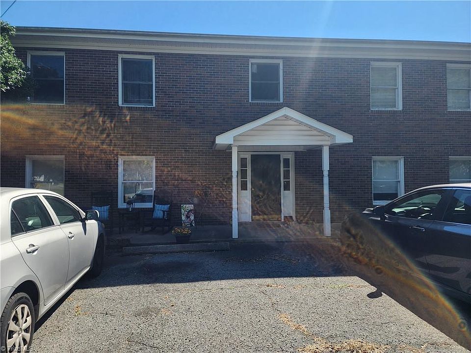1st image of 824 Summit St