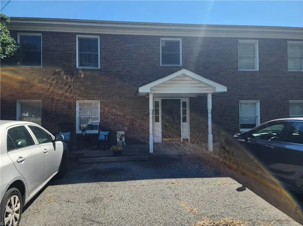 824 Summit St, Walnut Cove, NC 27052