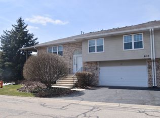 904 Elderberry Cir UNIT 104, Naperville, IL 60563