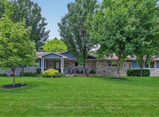2233 Oneida Cres, Mississauga, ON L5C 1V7
