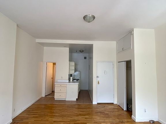 4th image of 131 W 81st St APT 5