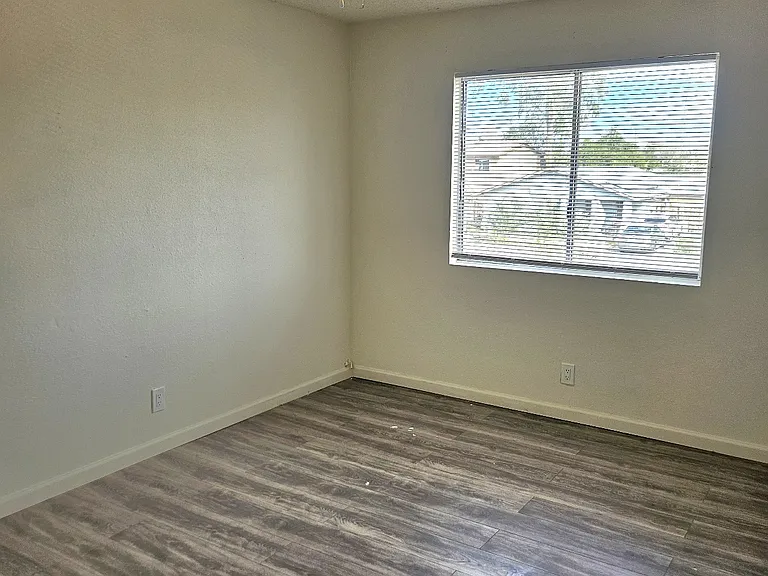 7126 N 66th Dr #202 — Photo 12