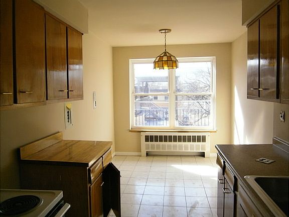 4th image of 2055 W Lunt Ave APT 404