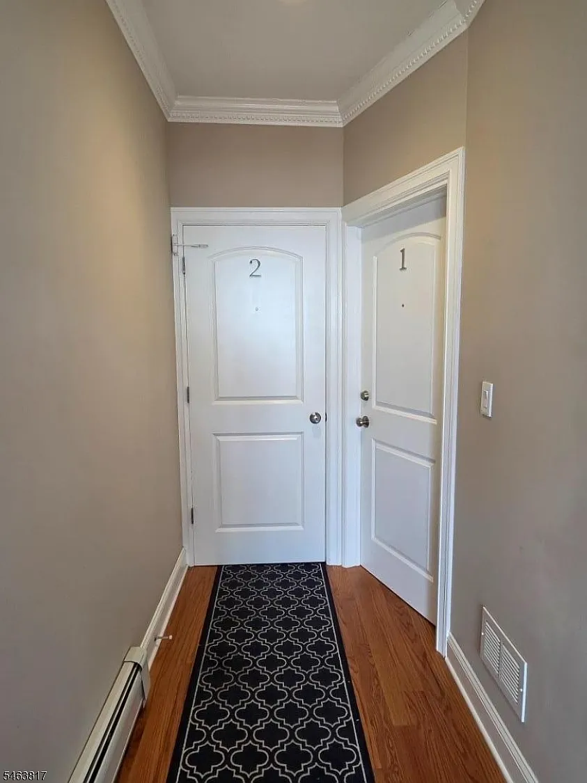 1 bed, 1.0 bath, $1,800 — Photo 2
