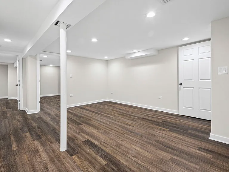 1723 W 75th Pl — Photo 16