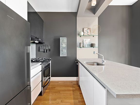 3rd image of 315 Gates Ave APT 5F