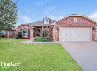 601 Apple Tree Ln, Moore, OK 73160