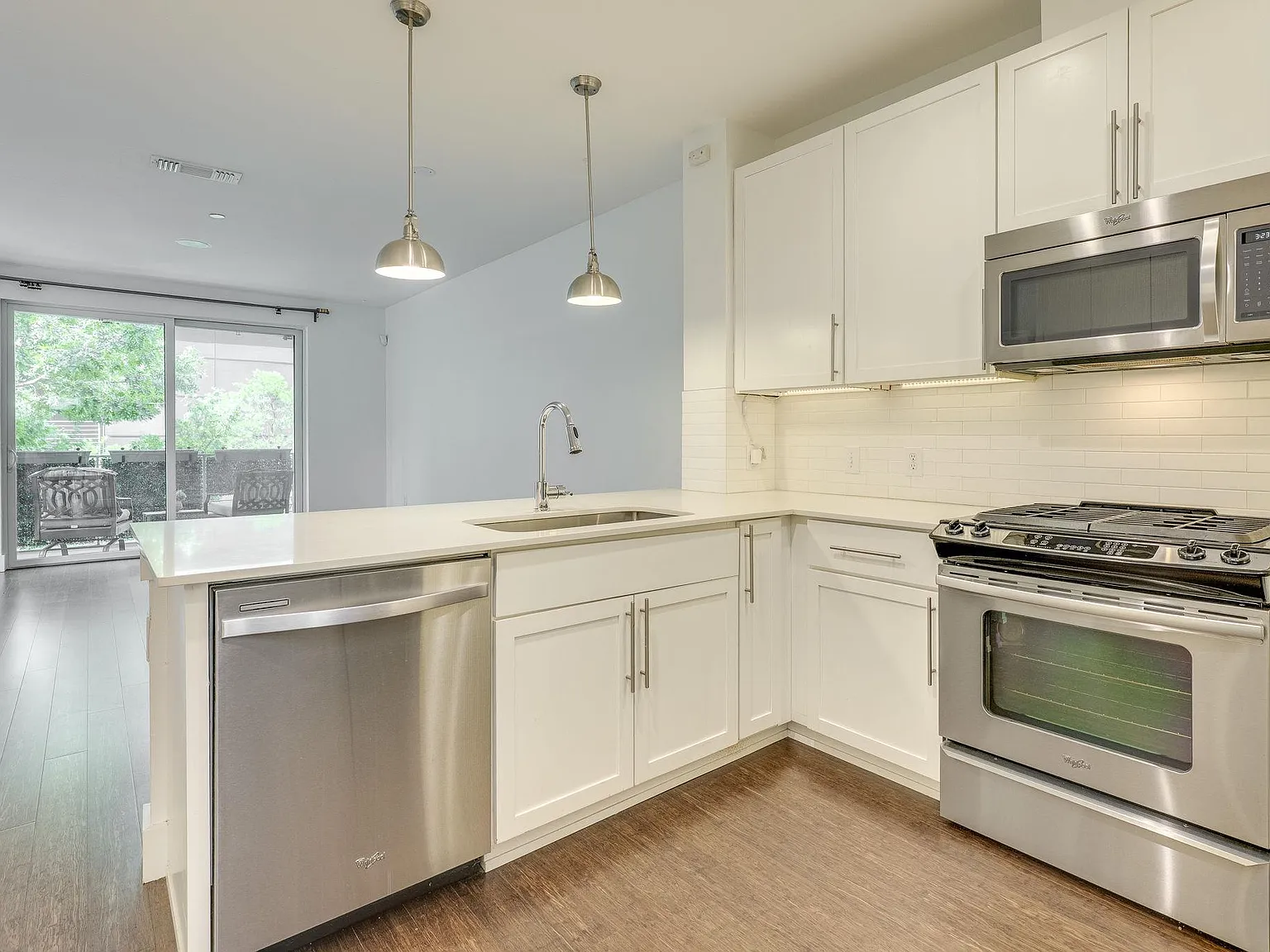 2 bed, 1.0 bath, 945 sqft, $2,400 — Photo 1
