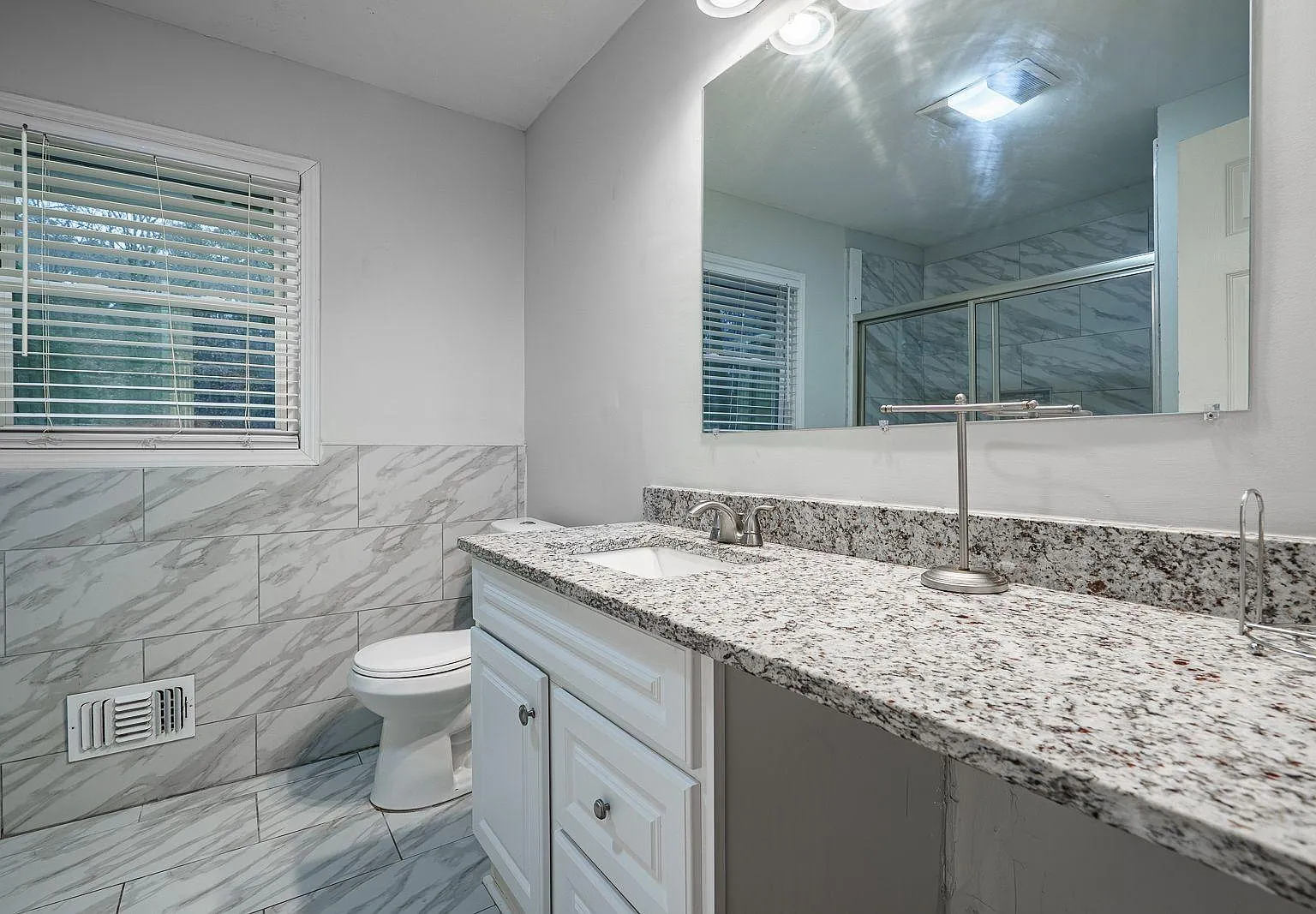 4 bed, 2.5 bath, 1420 sqft, $784 — Photo 3