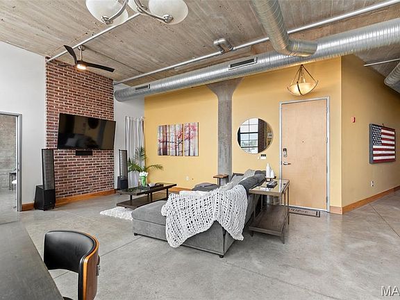 5th image of 2323 Locust St APT 308