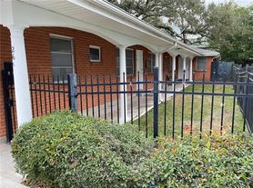 261 Hollywood Dr, Metairie, LA