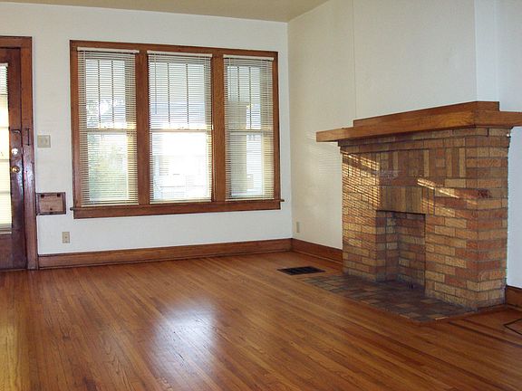 4th image of 2954 Indianola Ave #2956