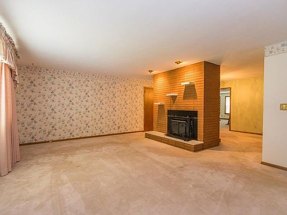 3rd image of 721 Timberwood Dr