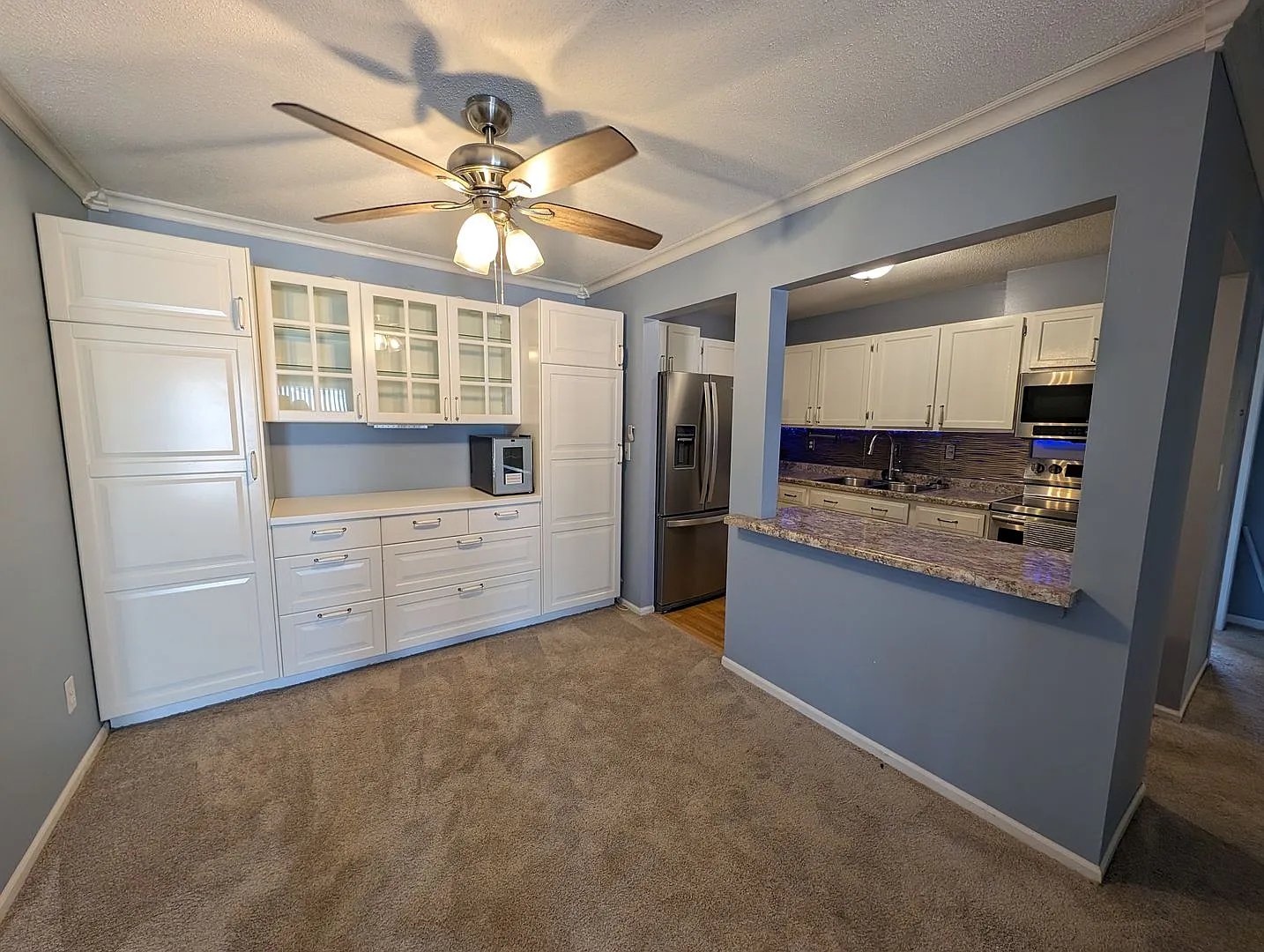 Updated 2bd/1ba Condo w/ Pool & Heated Parking! — Photo 4