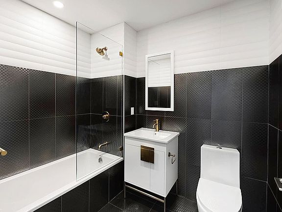3rd image of 996 Carroll St #4L