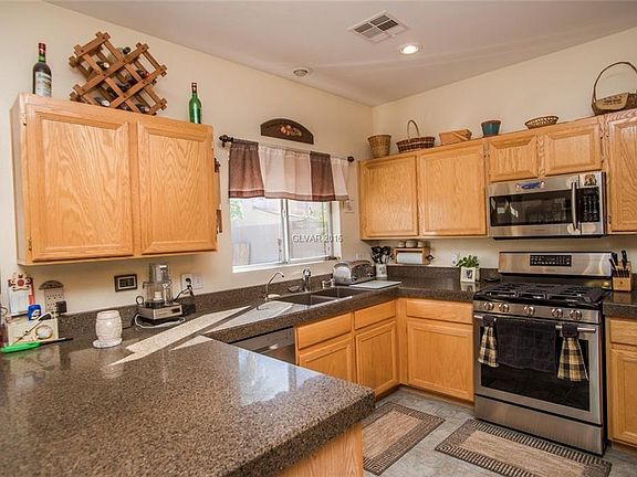 4th image of 913 English Heather Dr