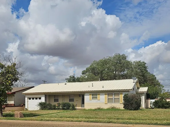 711 E Lake St, Brownfield, TX 79316