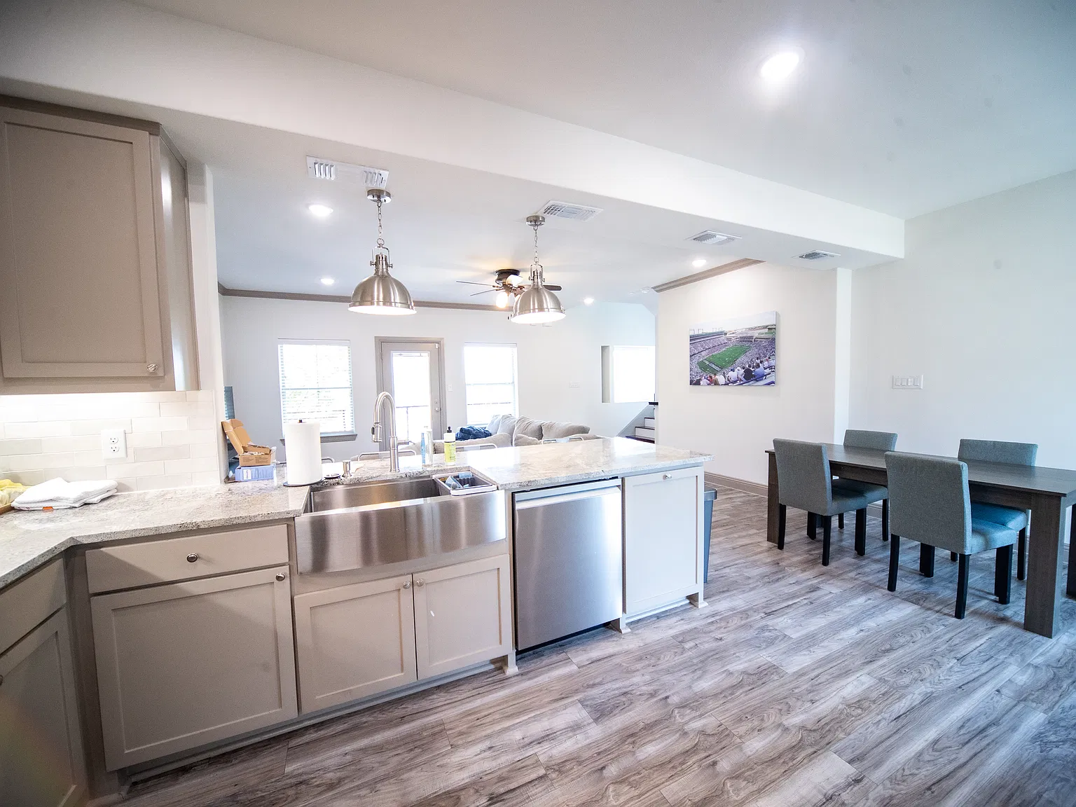 4 bed, 2023 sqft, $6,200 — Photo 4