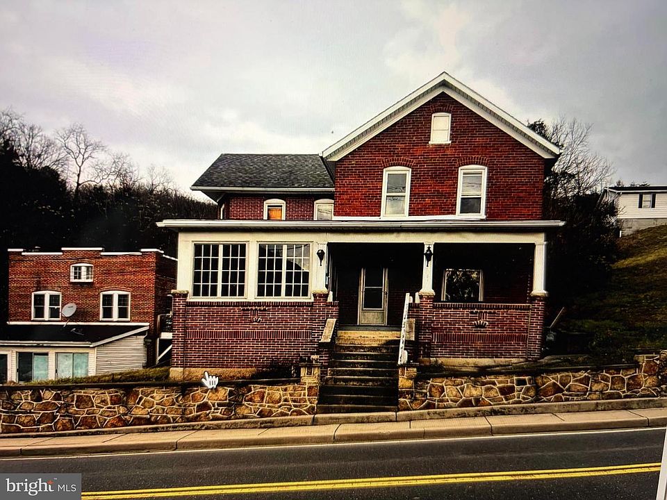 1st image of 104 E Main St