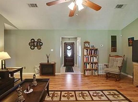 3rd image of 327 Saint Andrews Blvd