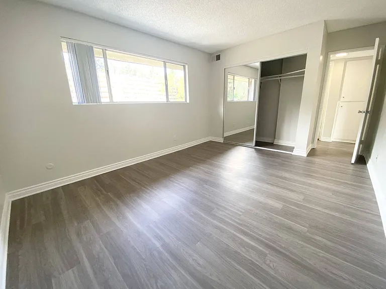 Chateau Woodley Hart Apartments — Photo 29