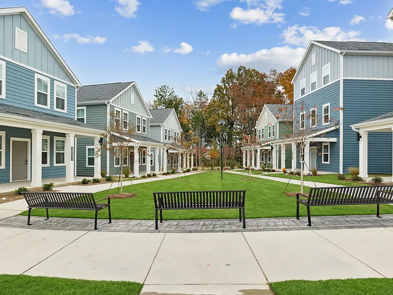 Hamlet Huntersville - Homes & Townhomes for Rent — Photo 27