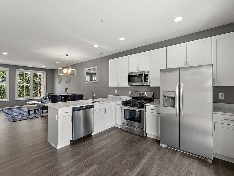 527 Lewis St — Photo 17