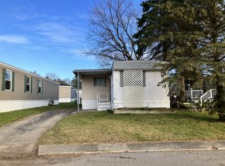 511 Walden #72, South Lyon, MI