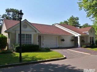 2 Miller Ct, Miller Place, NY 11764