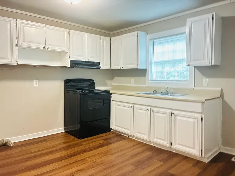 403 S Yates St — Photo 3