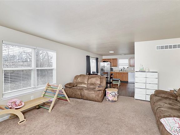 5th image of 22 Saddleback Ridge Dr