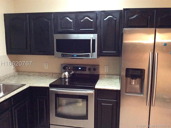 3rd image of 295 SW 180th Ave