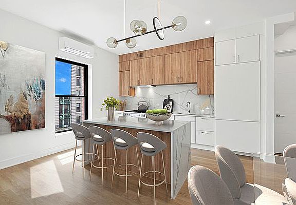 4th image of 101 W 72nd St APT 4S