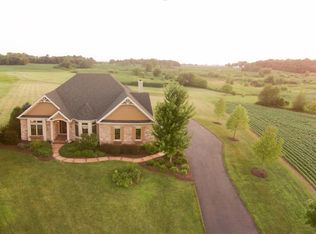 43W615 Old Oaks Rd, Sugar Grove, IL 60554