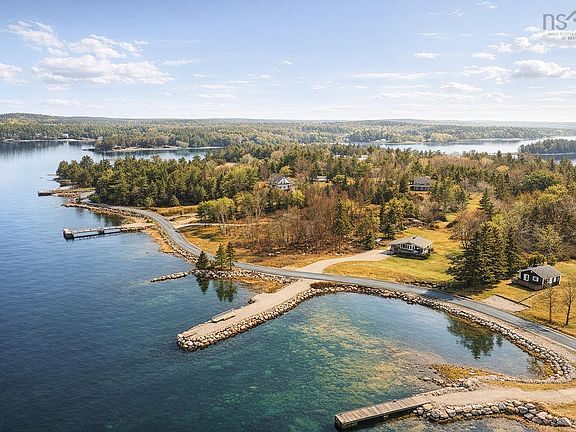 2nd image of 435 Martins Point Rd
