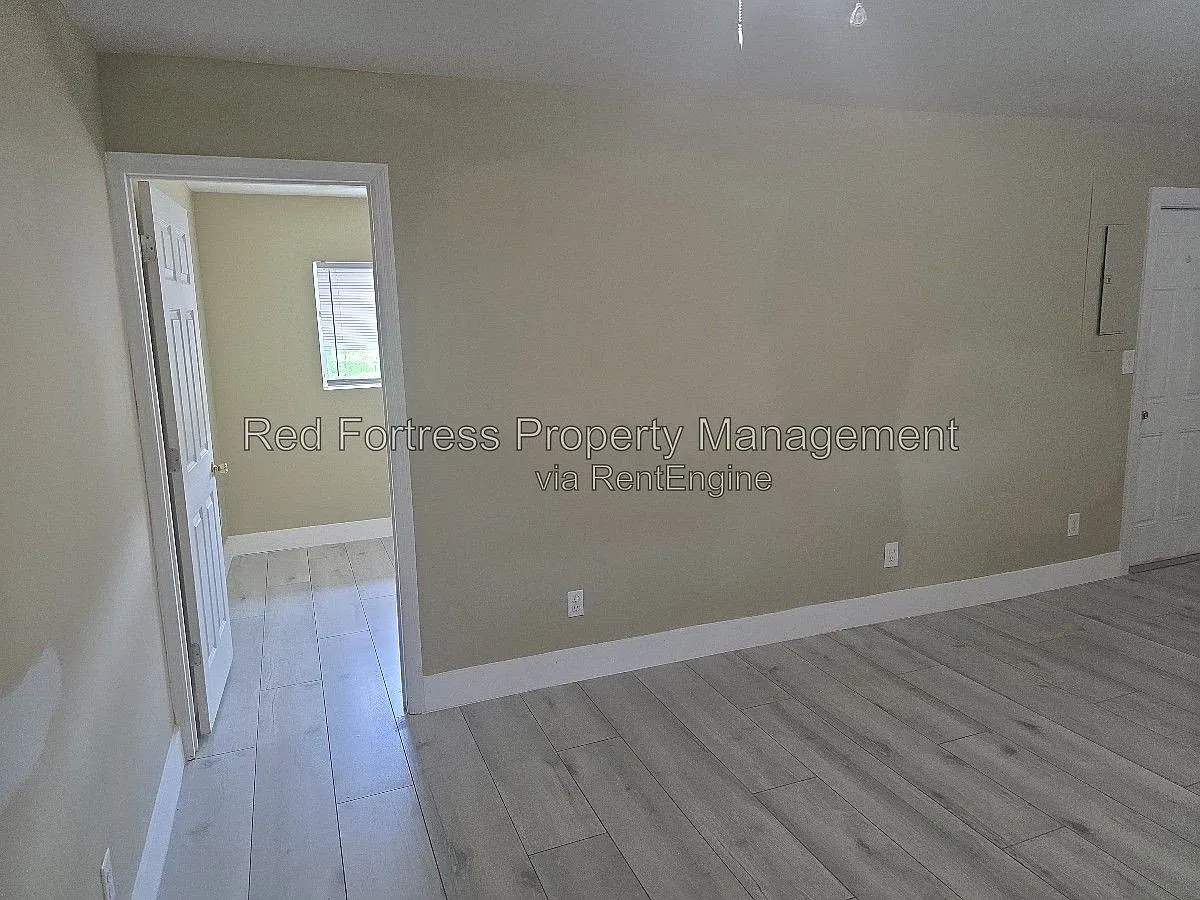 1 bed, 1.0 bath, $995 — Photo 4