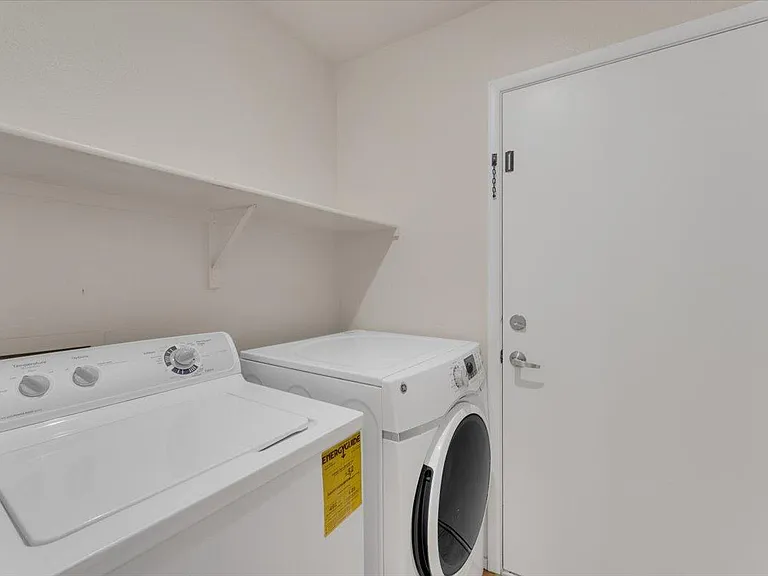 1072 Sky Rock Ct — Photo 16